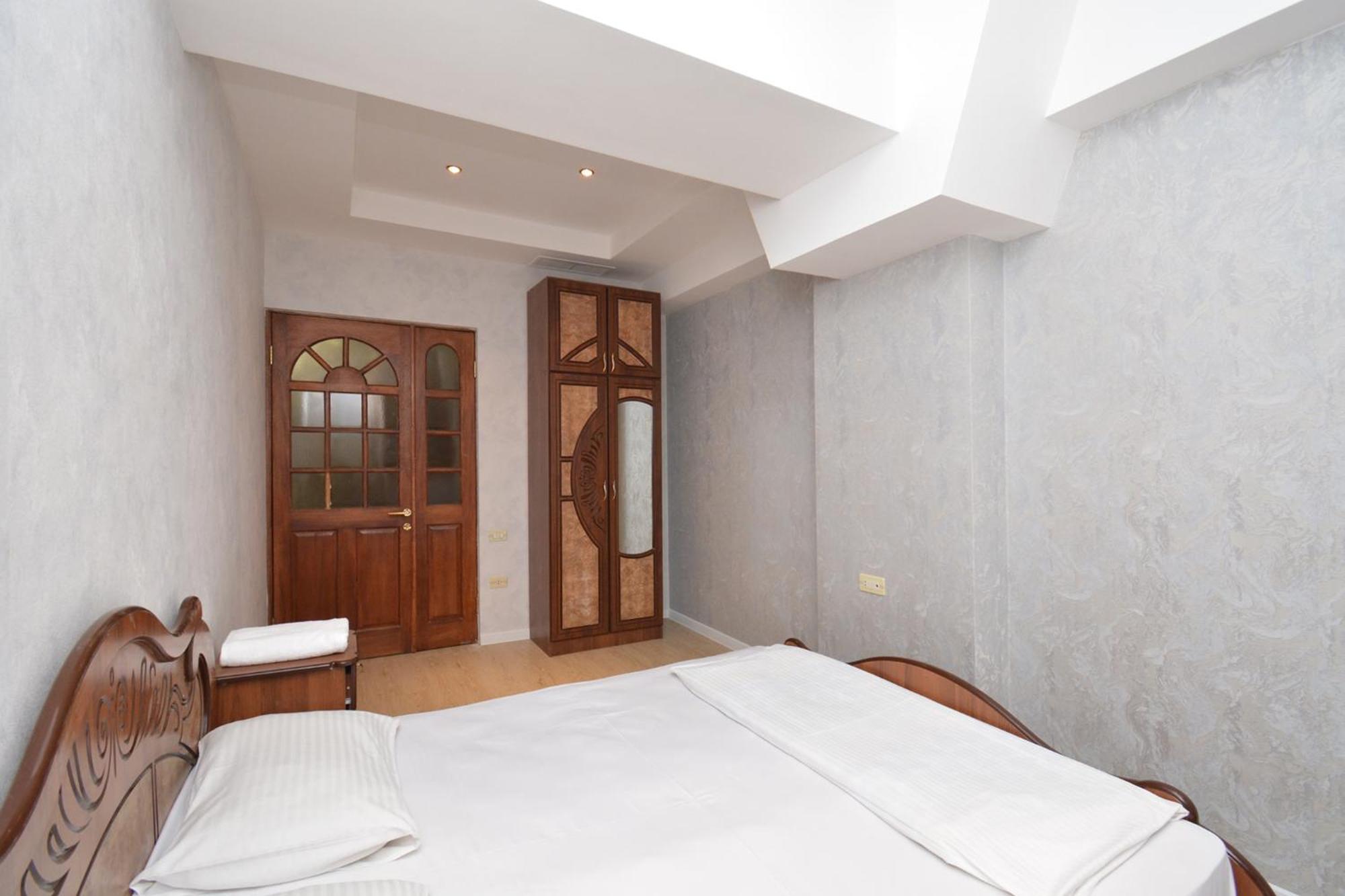 Apartment In Abovyan Street, 耶烈万 外观 照片
