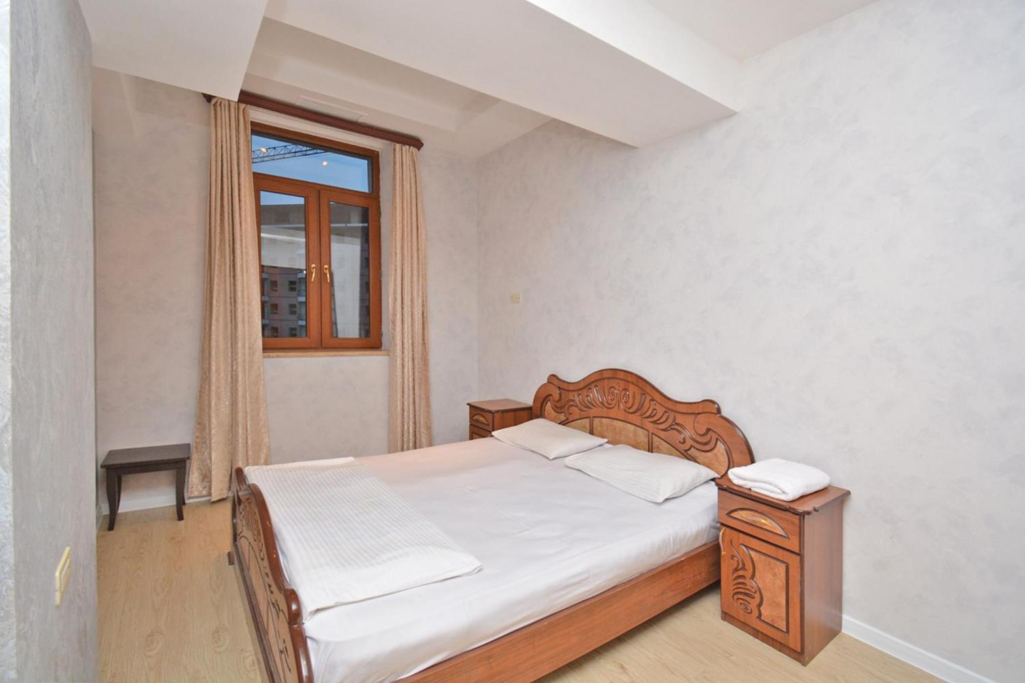 Apartment In Abovyan Street, 耶烈万 外观 照片