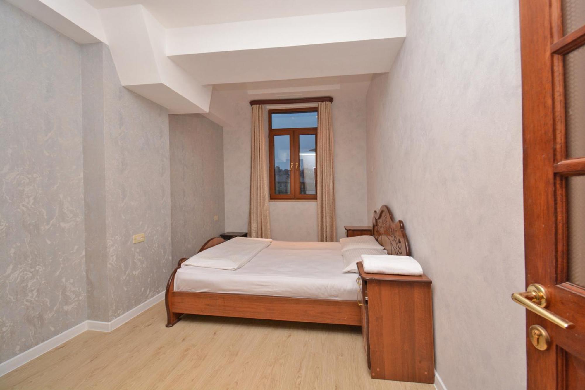 Apartment In Abovyan Street, 耶烈万 外观 照片