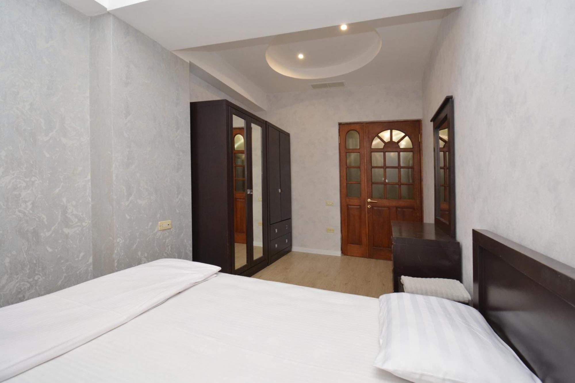 Apartment In Abovyan Street, 耶烈万 外观 照片