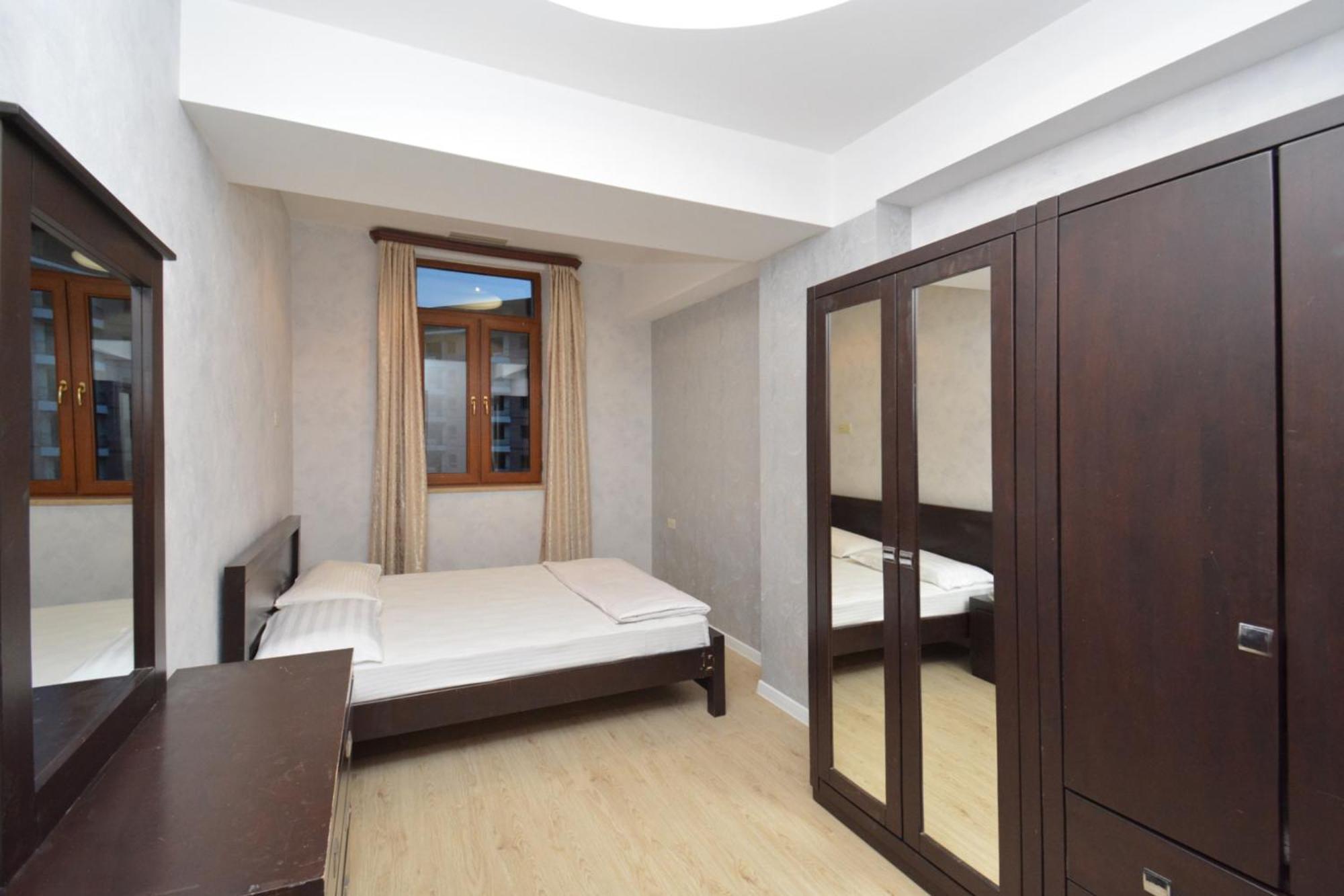 Apartment In Abovyan Street, 耶烈万 外观 照片