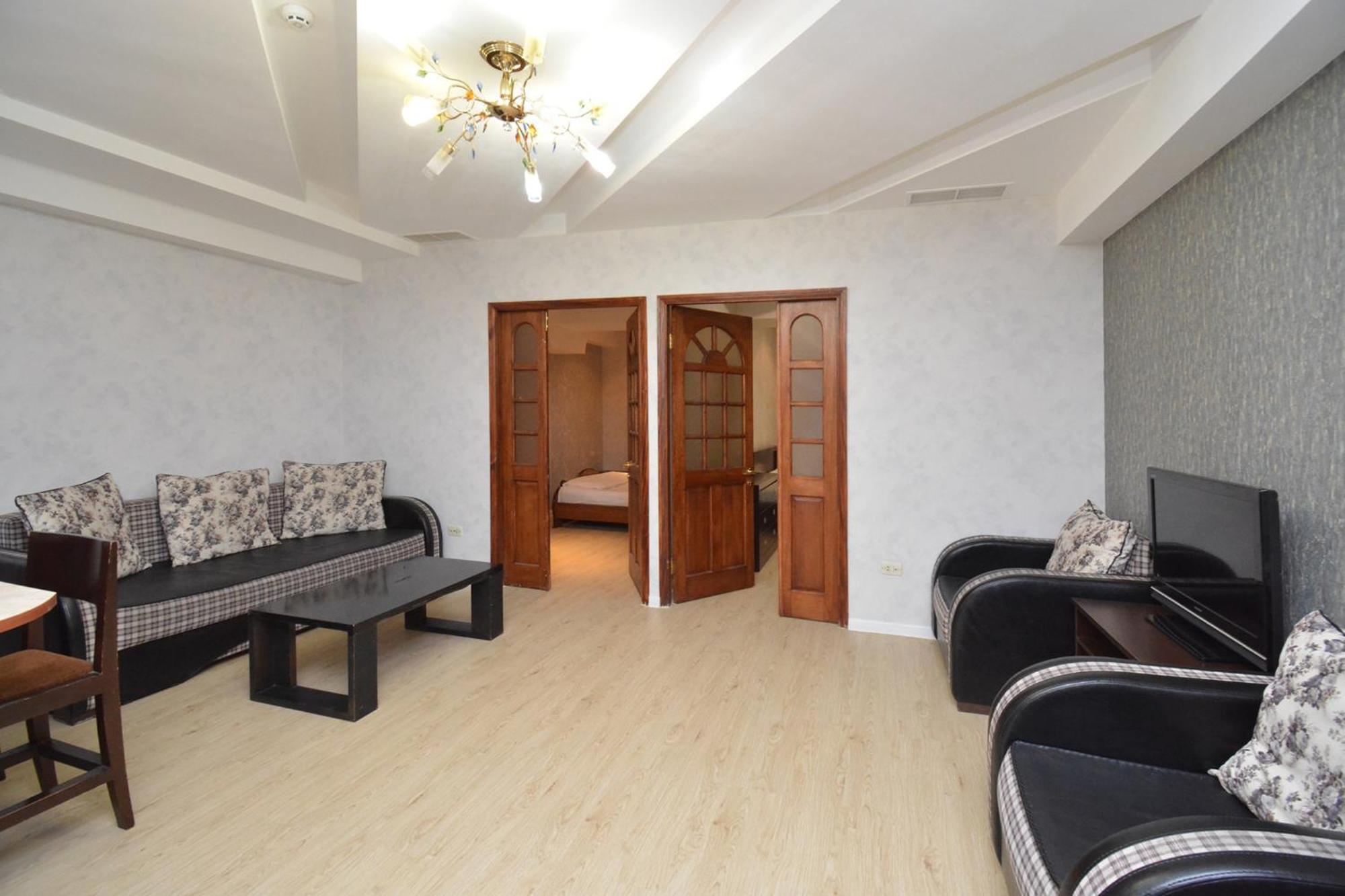 Apartment In Abovyan Street, 耶烈万 外观 照片