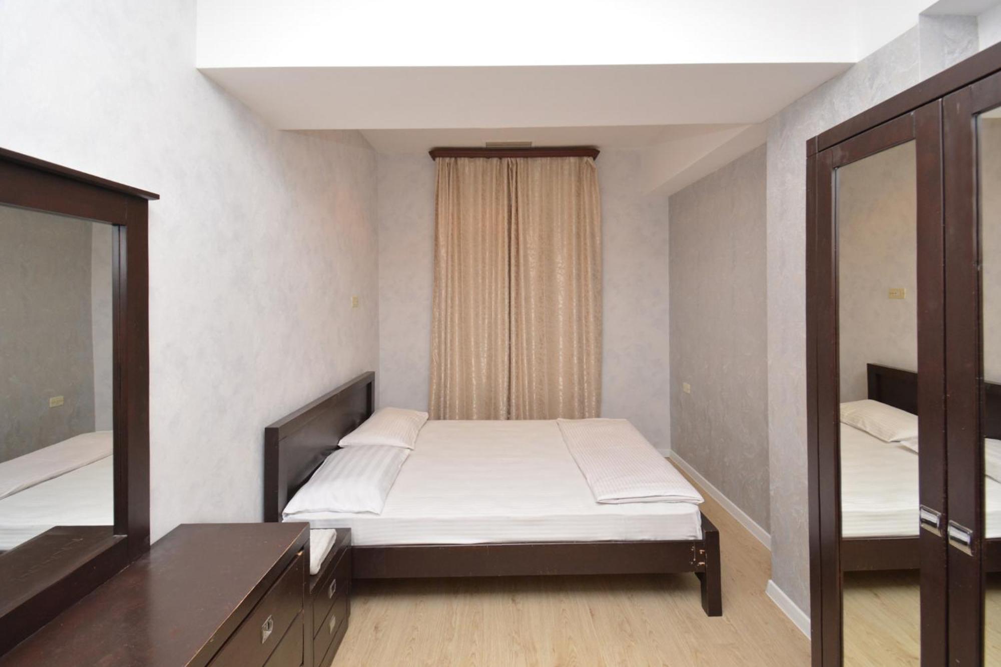 Apartment In Abovyan Street, 耶烈万 外观 照片